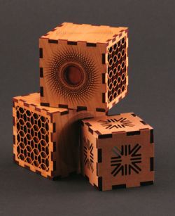 Wycinane laserem drewniane kostki puzzli